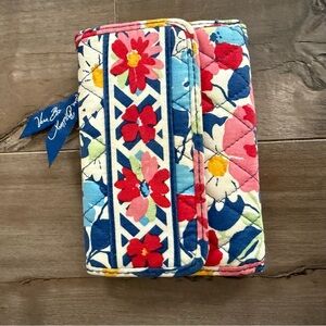 Vera Bradley Summer Cottage Euro Wallet Trifold Snap Closure Floral Colorful